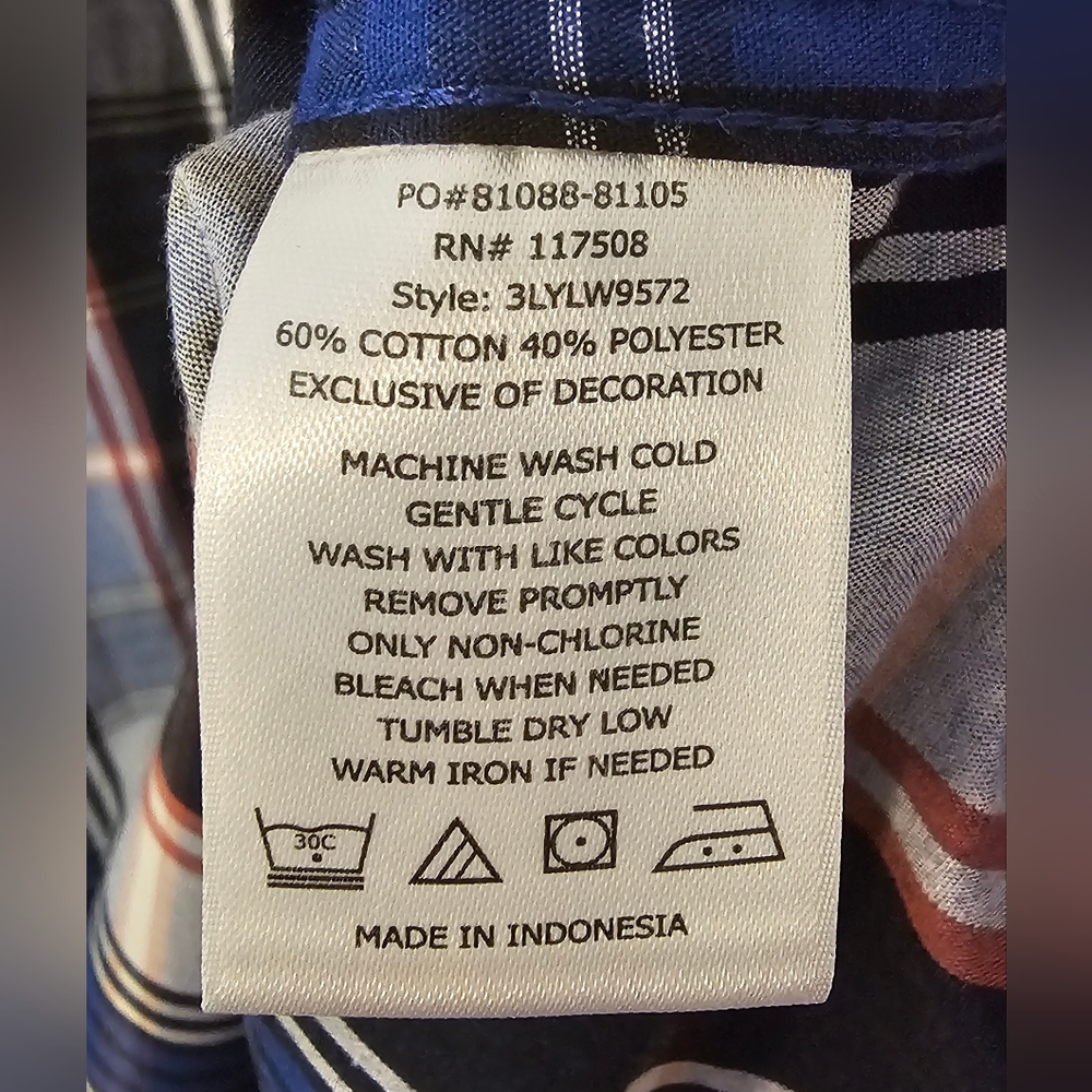 Levi's Button-Down Shirt - Picture 3 of 4